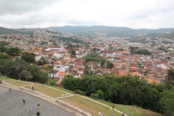 Passagem de Mariana, Kota Emas dan Budak di Brasil