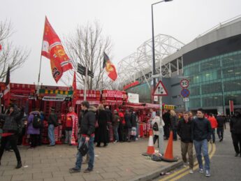 Sebelum Nonton, Jajan Dulu di Seputaran Old Trafford