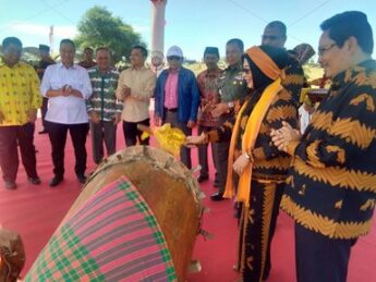 Segi Tiga Eksotis Samota Pulau Sumbawa    