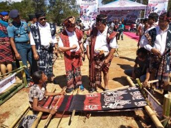 Melihat Keindahan Tenun Ikat Khas Sumba di Festival Tenun Ikat Sumba 2018