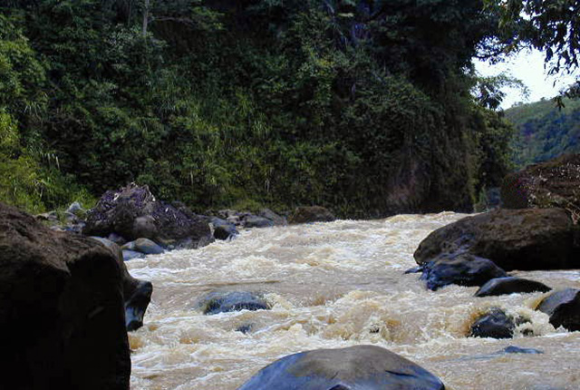 Riam Jeram di Sungai Cicatih yang berwarna coklat