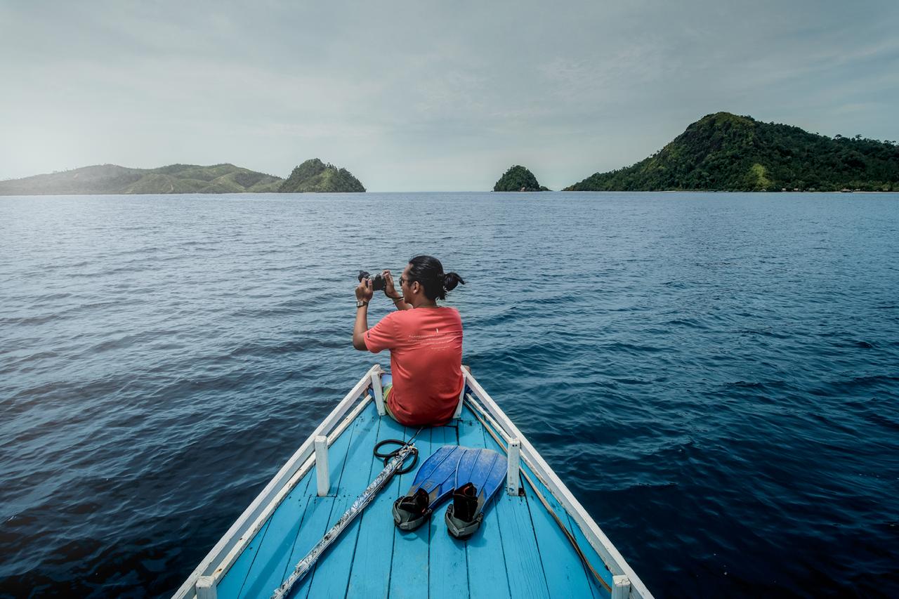 Menyelusuri Mandeh dengan perahu