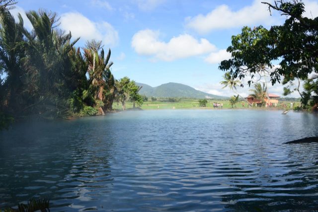 Danau Ranolewo yang berada dekat lokasi Pasar Hutan Ranolewo