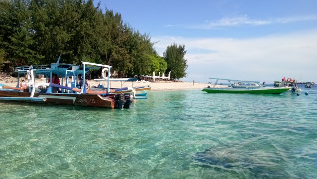 Gempa hebat memang sempat terjadi di Lombok sampai ke Gili Trawangan, NTB. Tapi anehmya, bagi wisatawan mancanegara (wisman) hal itu bukan halangan untuk menikmati keeksotisan Gili Trawangan. Mereka seolah tidak takut dengan bencana alam.