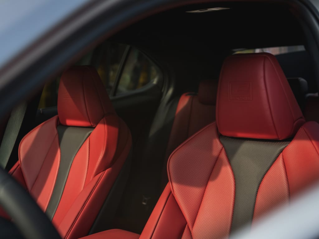 kursi kinetik yang dibalut dengan Semi-Aniline leather The Newest Lexus UX