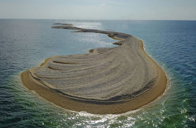 Pulau Bahuluang