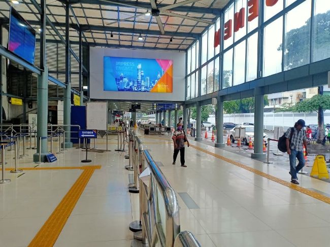 Hadapi Kenaikan Penumpang Jelang Libur Di Stasiun Gambir dan Pasarsenen , Daop 1 Jakarta Tambah Perjalanan KA Dan Ketat Terapkan Protokol Pencegahan Covid