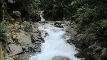 Berenang di Curug Cibaliung Sentul yang Tersembunyi