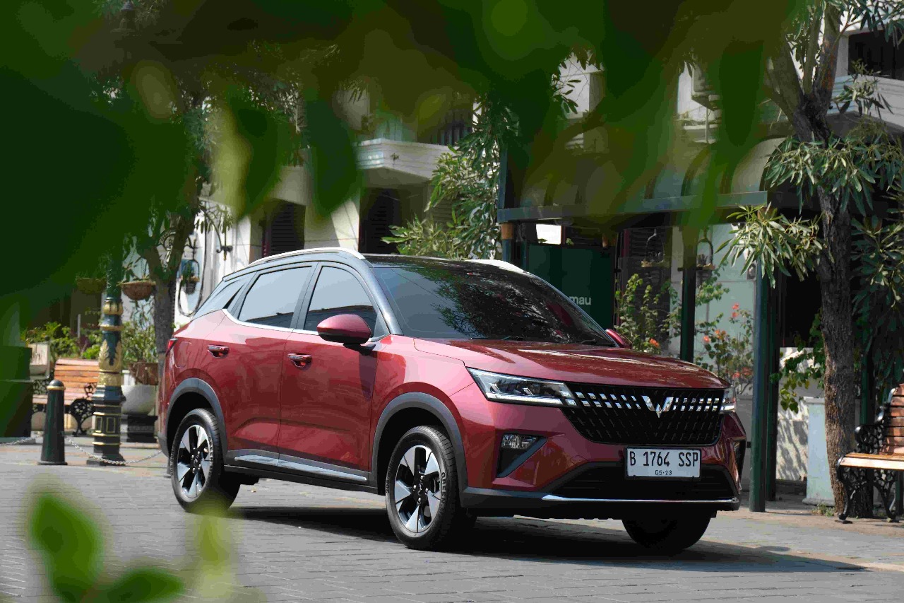 Wuling Alvez Meraih Penghargaan Most Worthy Car dalam Ajang Uzone Choice Award 2023