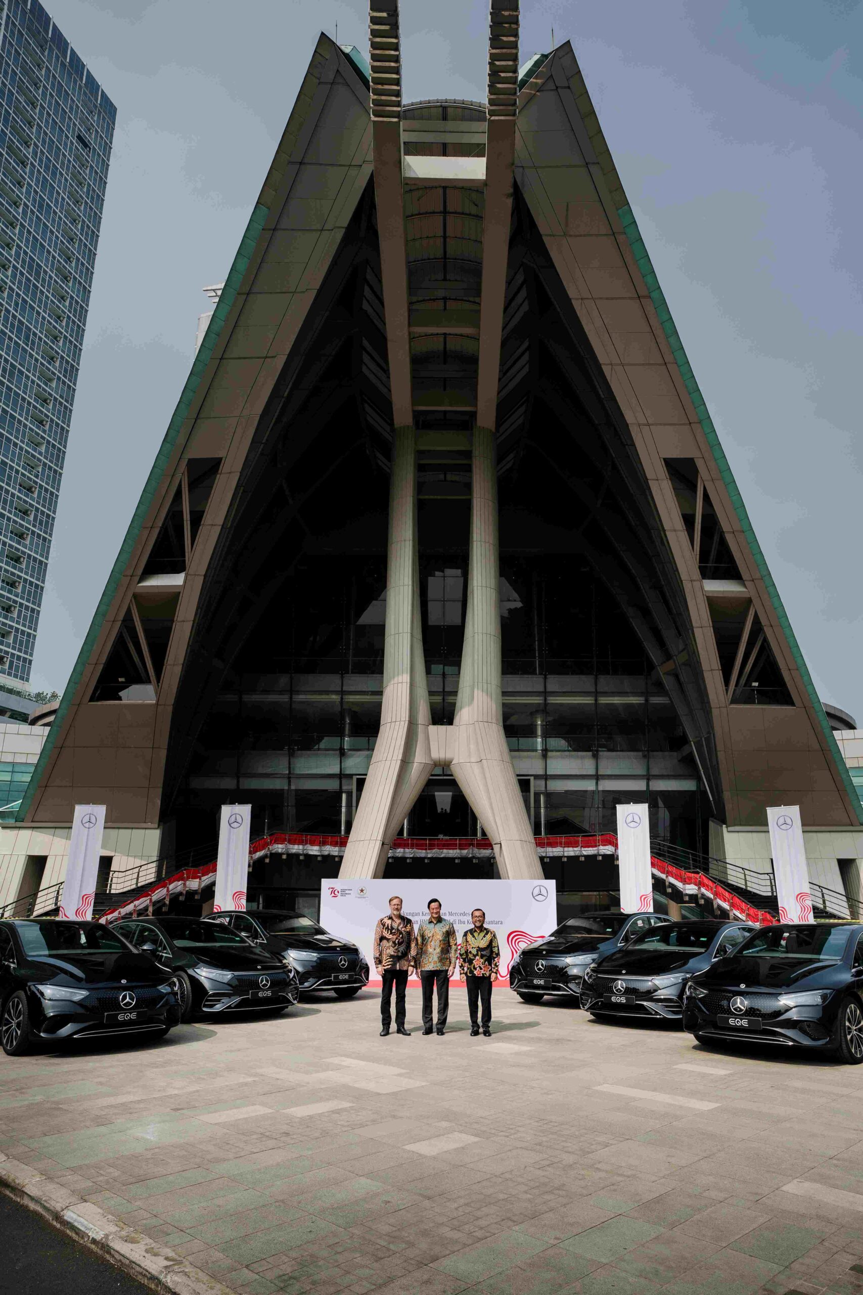 Mercedes-Benz Kirim EV untuk Mendukung Perayaan HUT ke-79 RI di Ibu Kota Nusantara