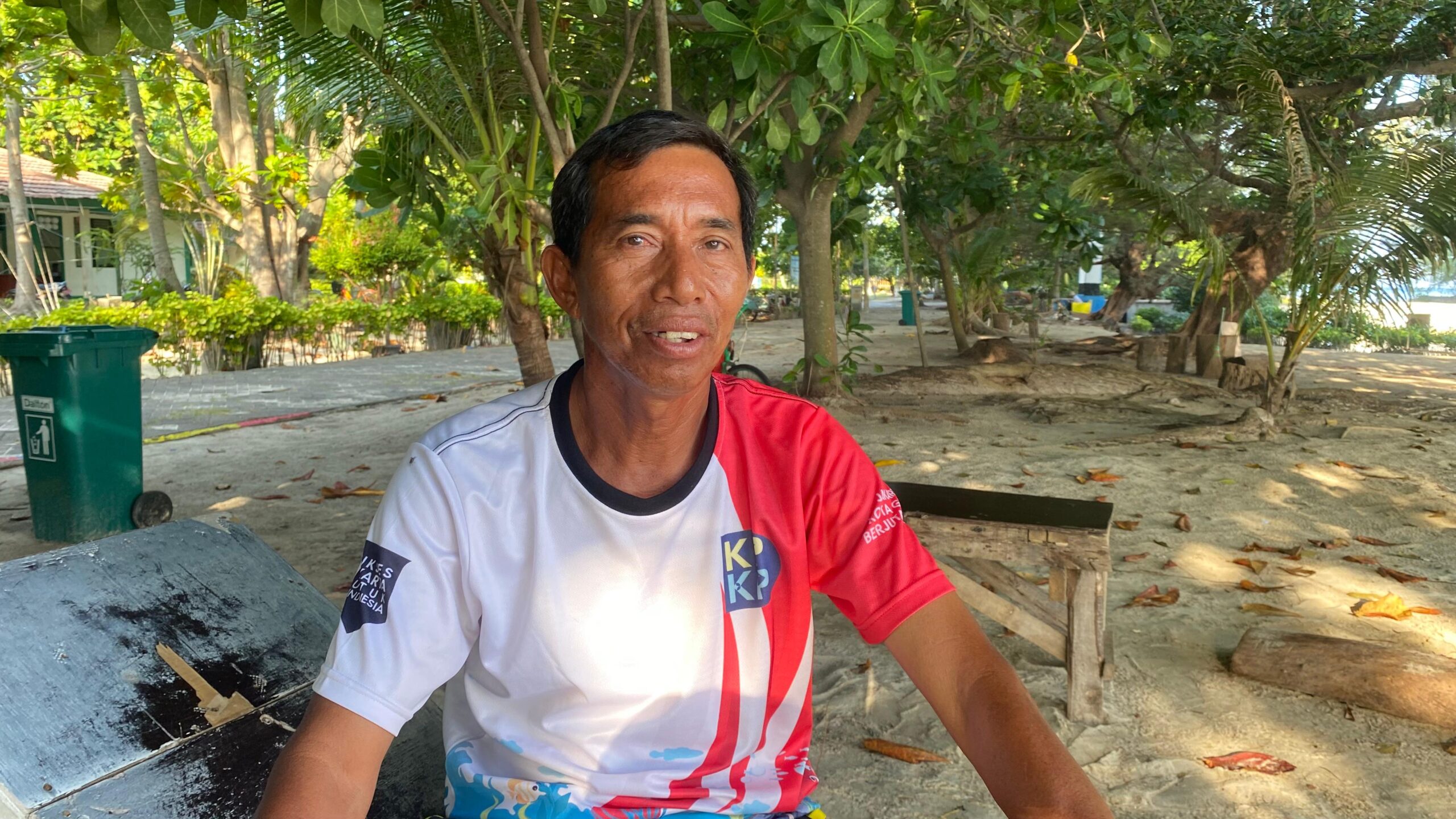 STIAPALA Gelar Aksi Bersih-Bersih Pulau Tidung, Kembalikan Keindahan Pantai