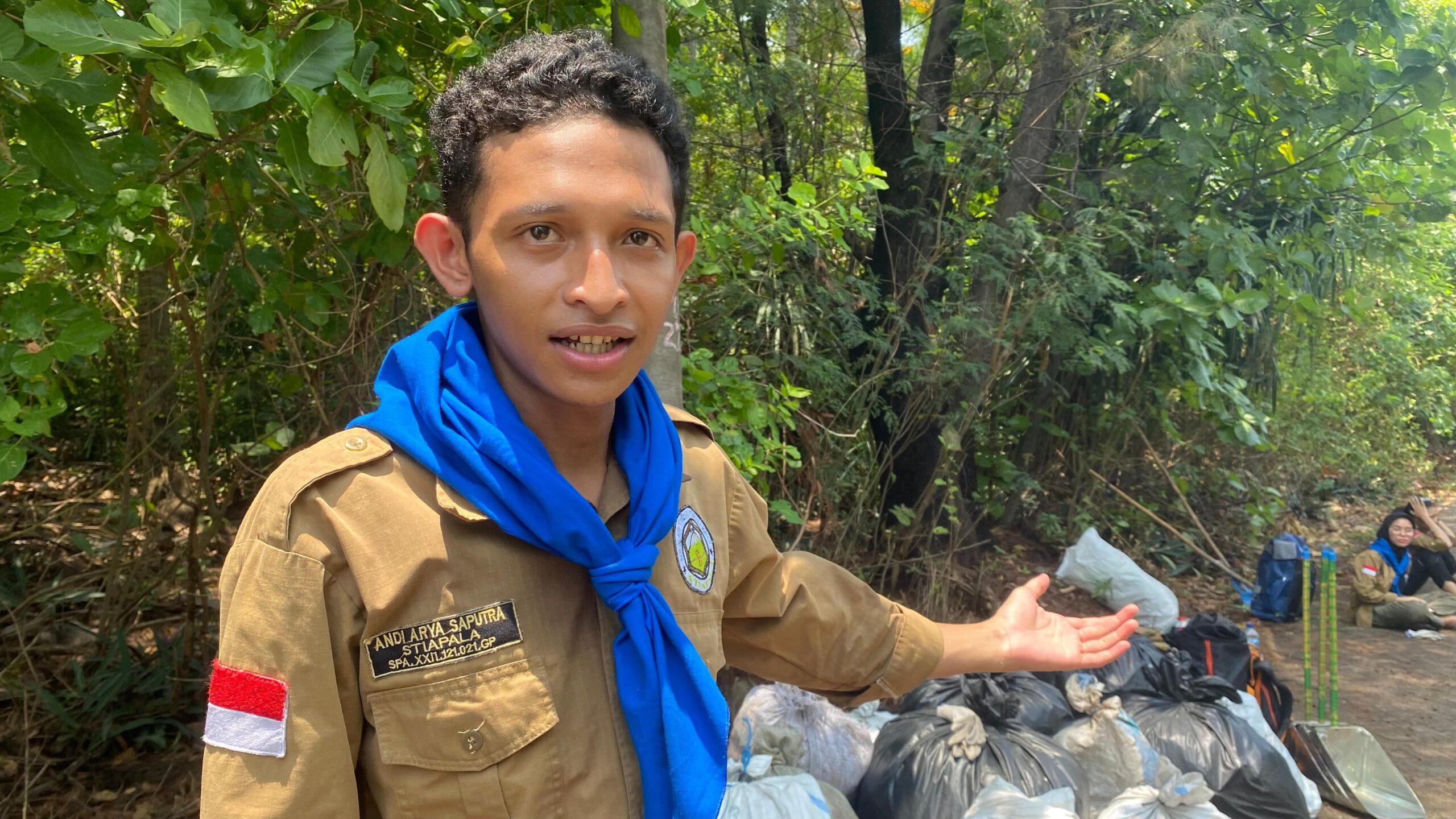 STIAPALA Gelar Aksi Bersih-Bersih Pulau Tidung, Kembalikan Keindahan Pantai