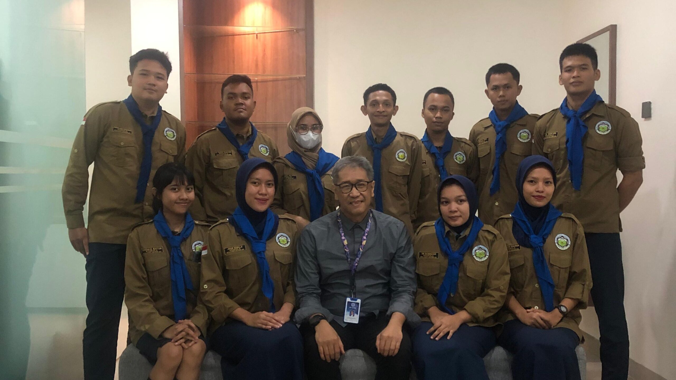 STIAPALA Gelar Aksi Bersih-Bersih Pulau Tidung, Kembalikan Keindahan Pantai