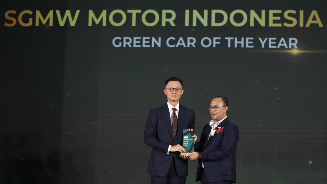 Wuling Menerima Penghargaan Green Car of The Year Dalam Sustainability Energy Award