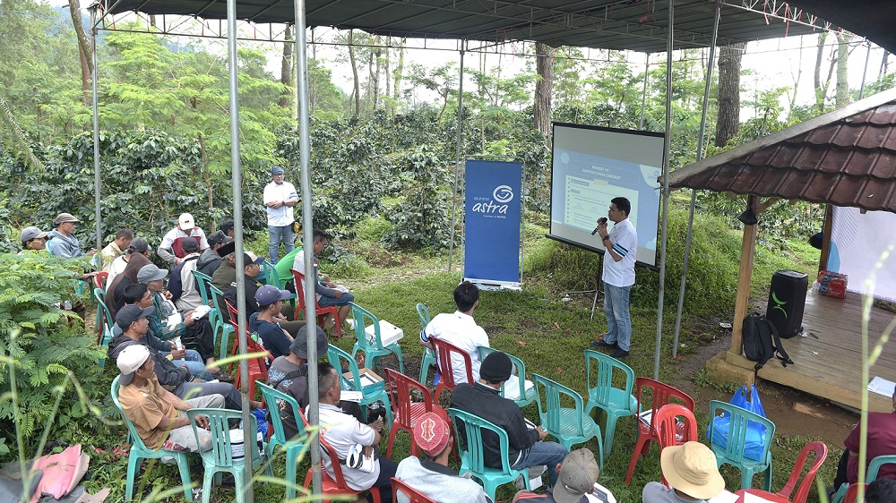 Asuransi Astra Berikan Literasi Keuangan di Desa Sukawangi Bogor, Dukung Petani Wujudkan Desa Inklusif