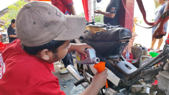 Banjir Jabodetabek Akibatkan Sepeda Motor Terendam, Pertamina Lubricants Punya Layanan Gratis Ini!