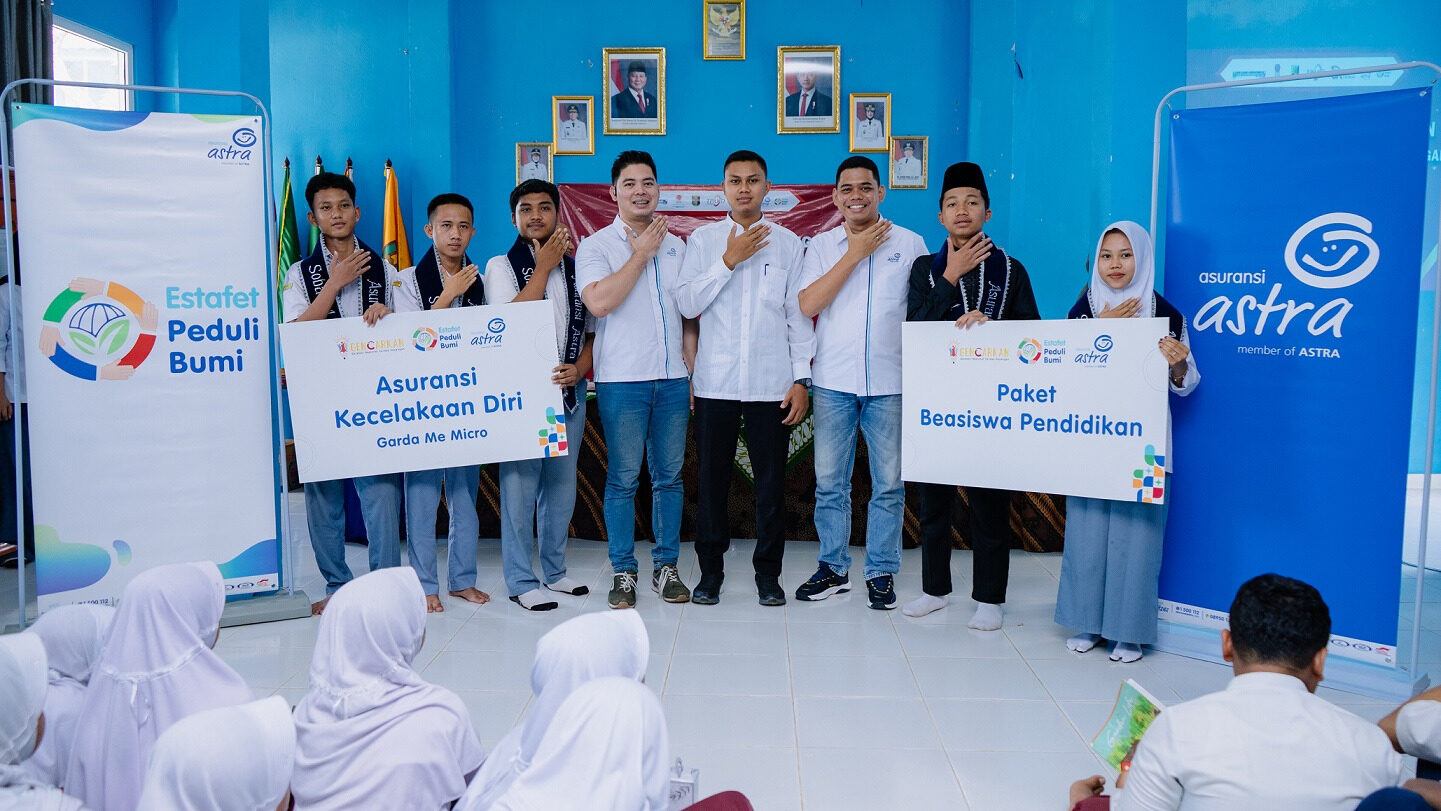 Bersama OJK Lampung, Asuransi Astra Berikan Literasi Keuangan dan Resmikan Desa Perkasa
