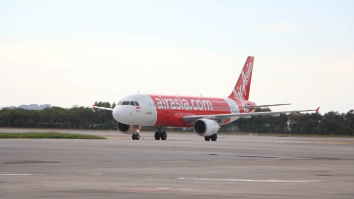Pesawat Indonesia AirAsia Makassar di bandara