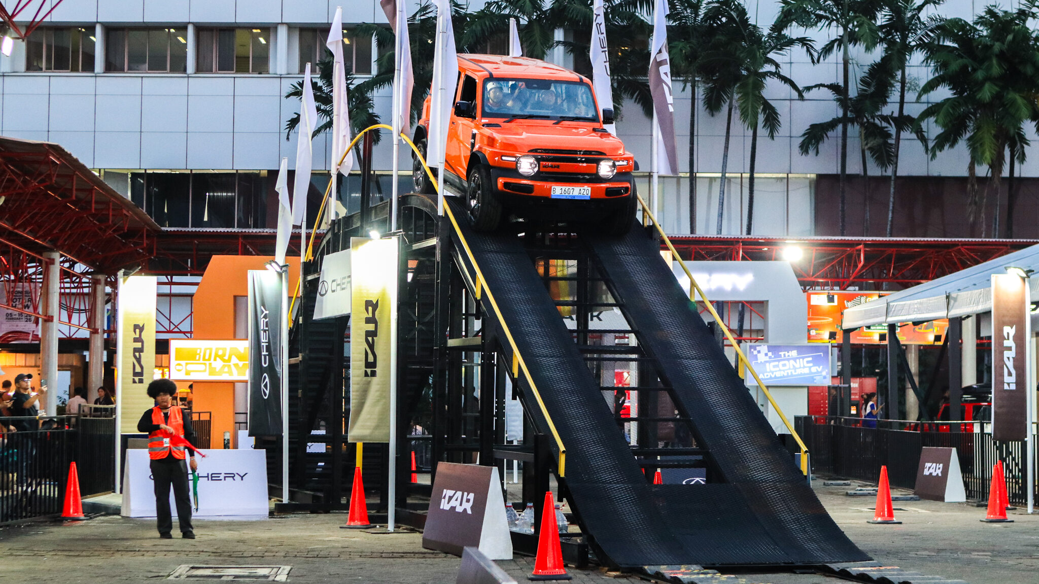 iCAR V23 Uji Ketangguhan di Chery x iCAR Adventure Park IIMS 2026