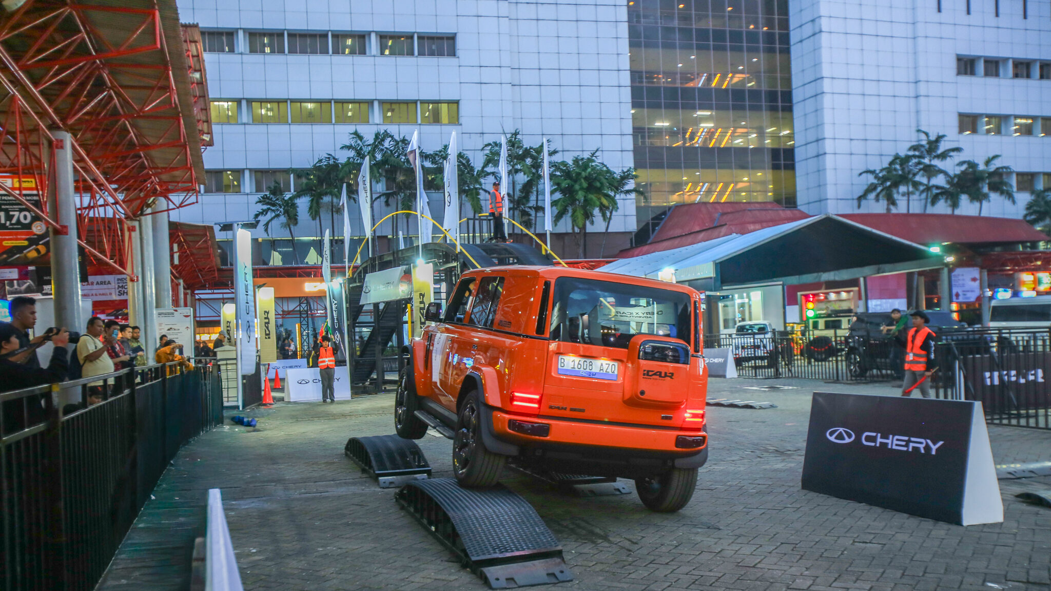 arena Chery x iCAR Adventure Park & mobil di lintasan