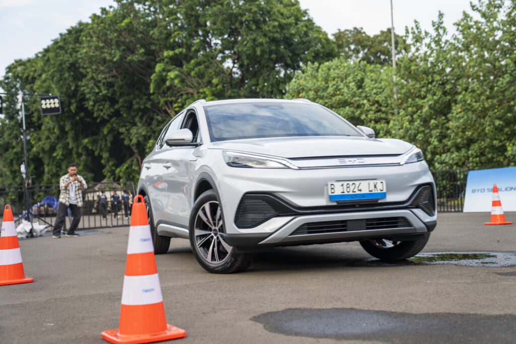 Interior ATTO 3 Advanced Plus dengan panoramic sunroof