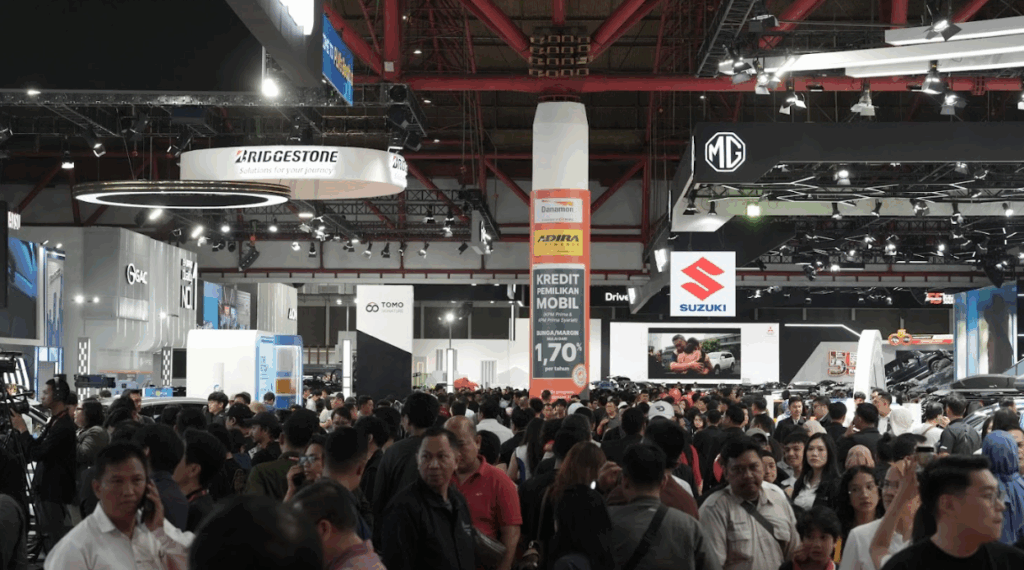 Suasana akhir pekan seru IIMS 2026 di JIExpo Kemayoran