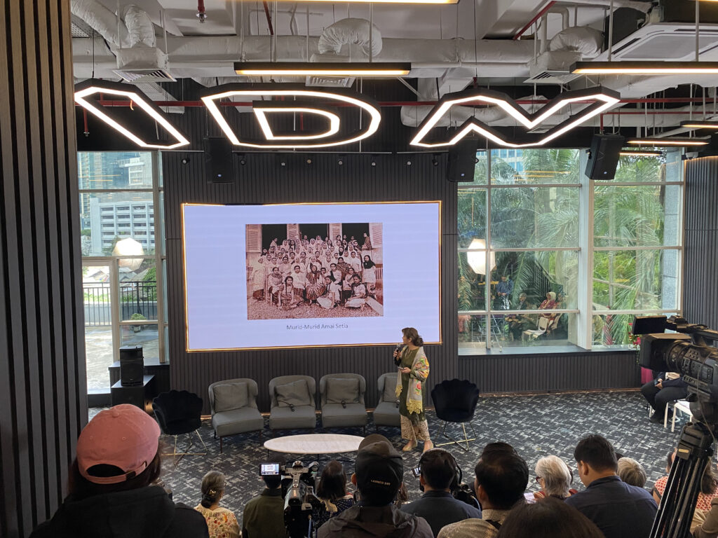 Yayasan Amai Setia warisan Roehana Koeddoes